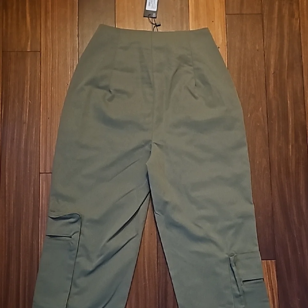 PrettyLittleThing Womans Green Cargo Pants - Picture 7 of 7